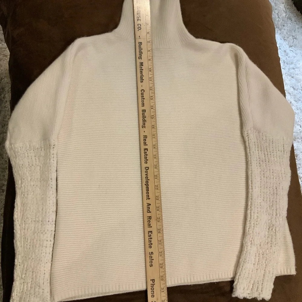 Sundance White L Turtleneck sweater Alpine Resortwear Coastal Minimalist Travel